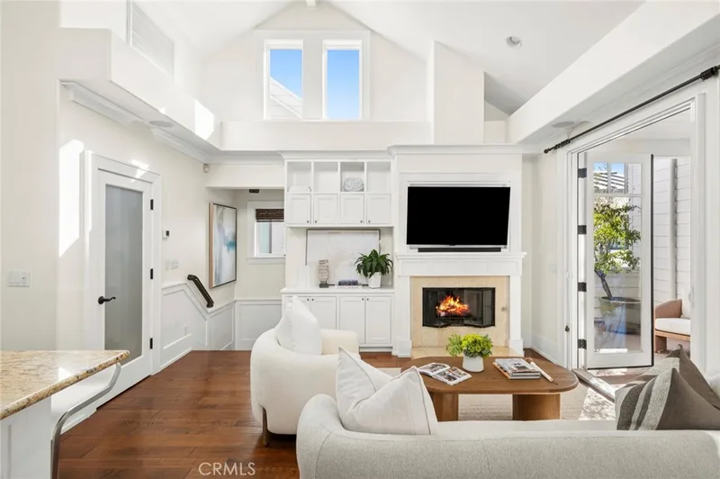 516 Poinsettia Avenue B, Corona Del Mar, CA 92625