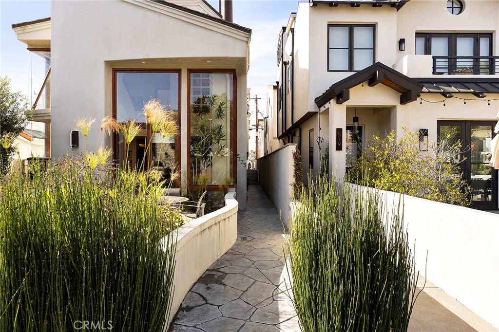 517 1/2 Larkspur, Corona Del Mar CA 92625 - photo 1