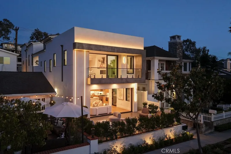 518 Poinsettia Avenue, Corona Del Mar, CA 92625