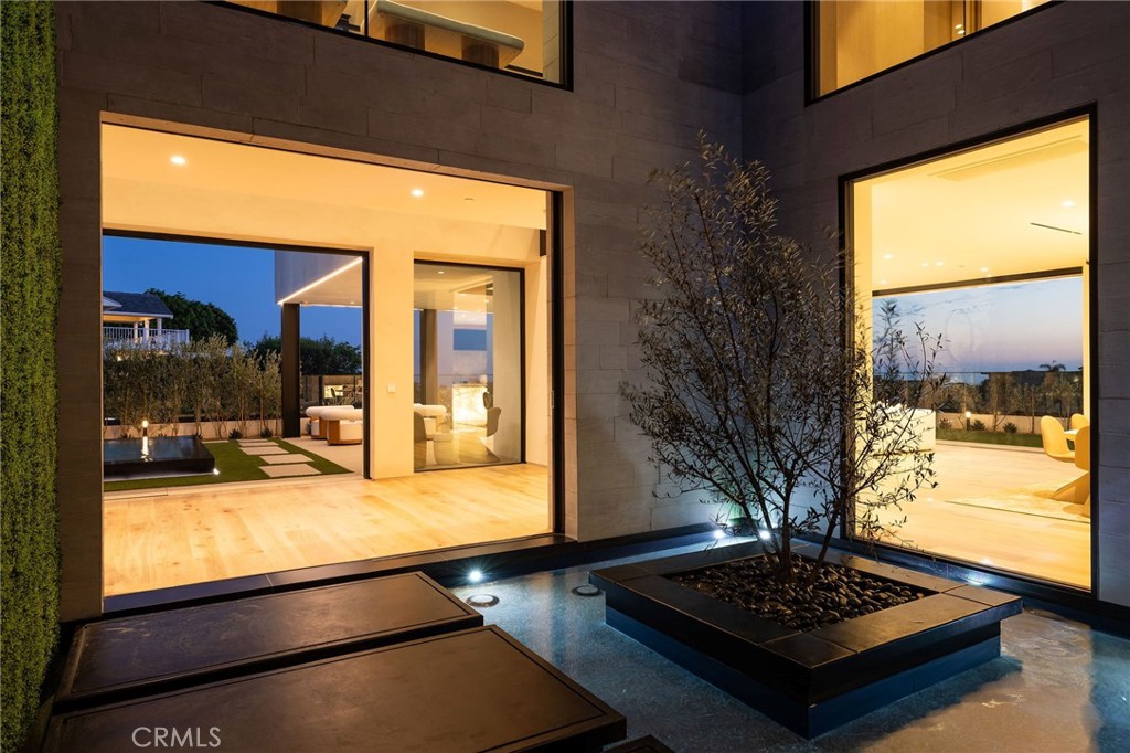 Center Courtyard - 53 Montecito Drive, Corona Del Mar CA 92625 - photo 15