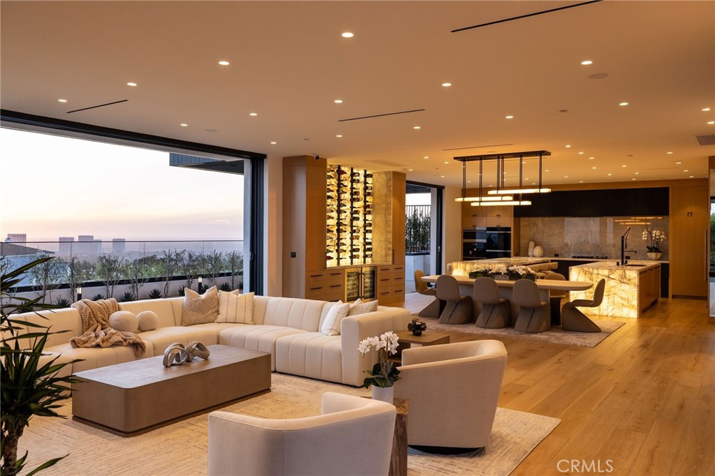 Great Room - 53 Montecito Drive, Corona Del Mar CA 92625 - photo 17