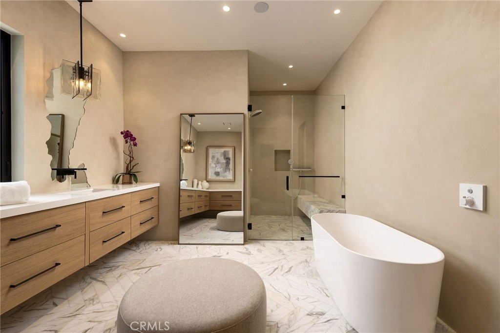 Main Floor Primary Bath - 53 Montecito Drive, Corona Del Mar CA 92625 - photo 58