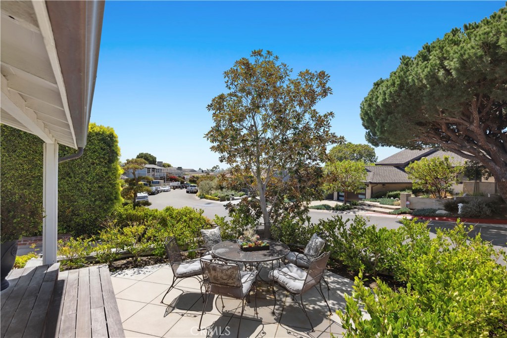 540 De Anza Drive, Corona Del Mar CA 92625 - photo 2