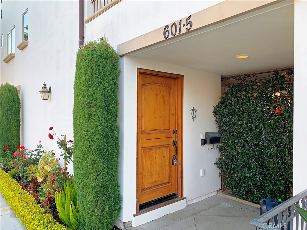 601 #1/2 Poinsettia, Corona Del Mar CA 92625 - photo 2
