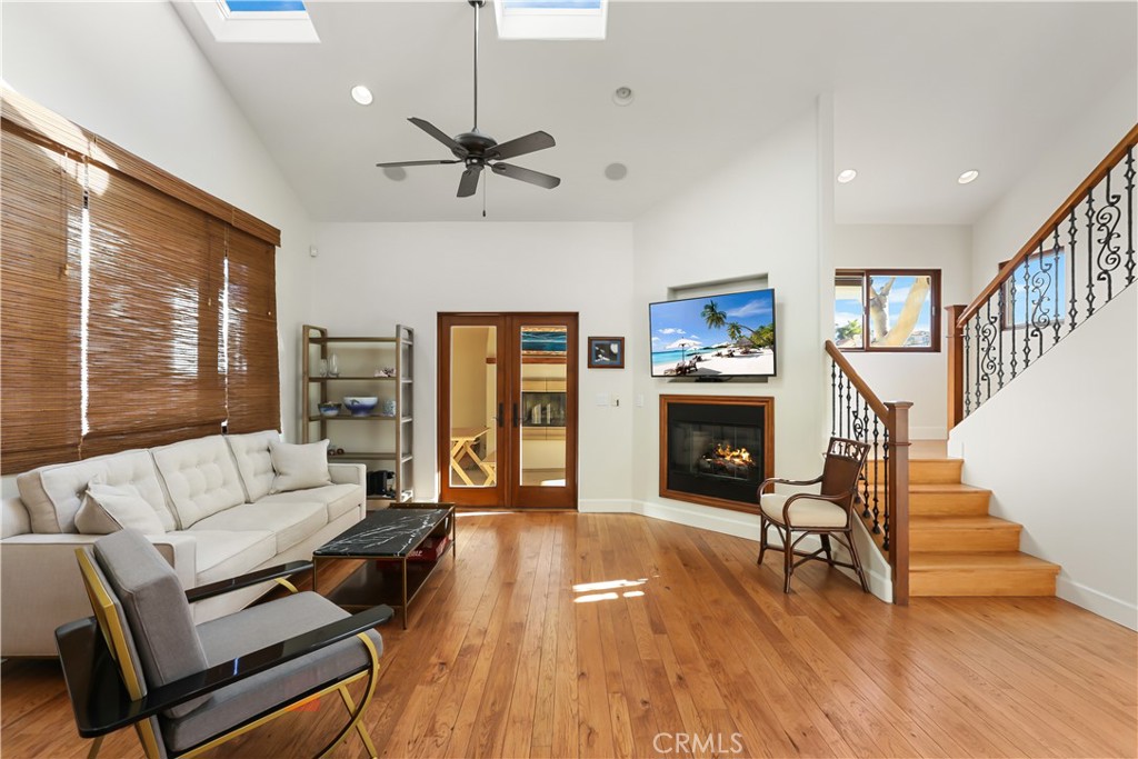 601 #1/2 Poinsettia, Corona Del Mar CA 92625 - photo 3