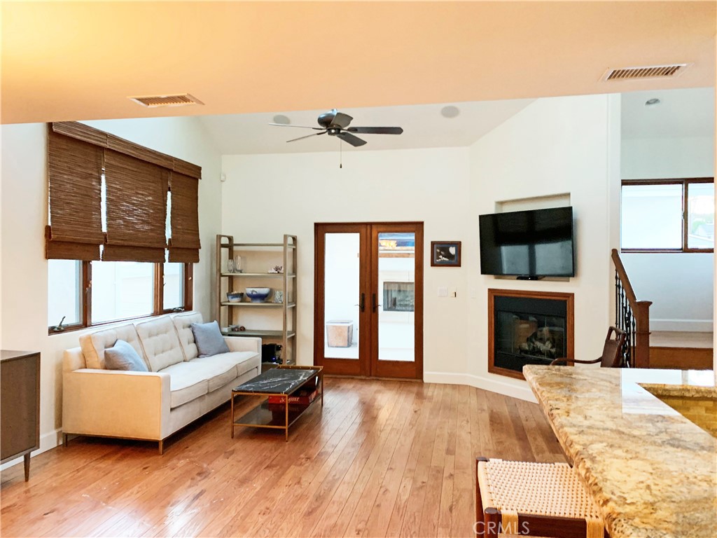 601 #1/2 Poinsettia, Corona Del Mar CA 92625 - photo 5