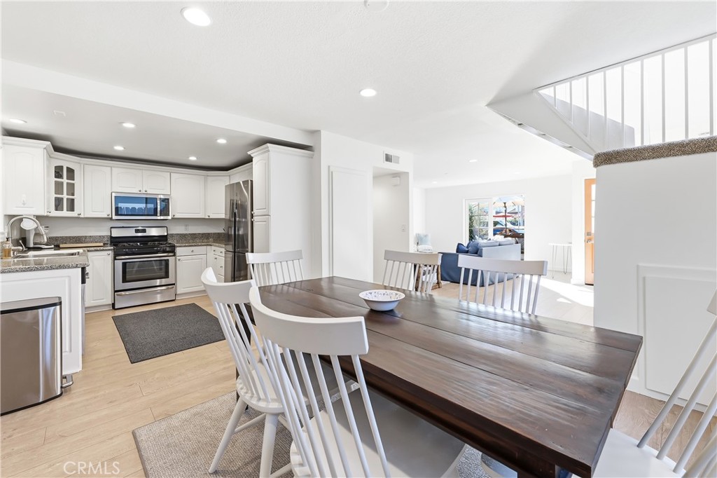 This is the view towards the kitchen and towards the front of the home's living room. - 602 602.5 Marguerite 2, Corona Del Mar CA 92625 - photo 9