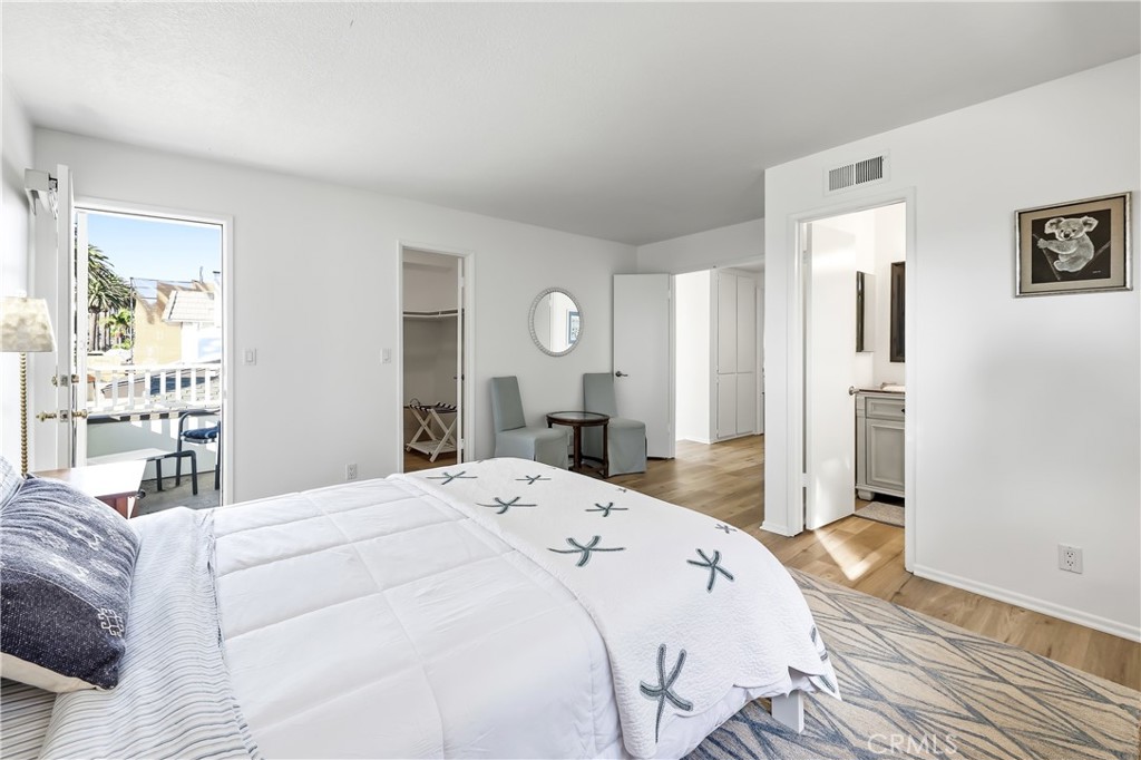 Another view of the spacious primary suite, with a walk in closet, and direct access to the bathroom. - 602 602.5 Marguerite 2, Corona Del Mar CA 92625 - photo 13