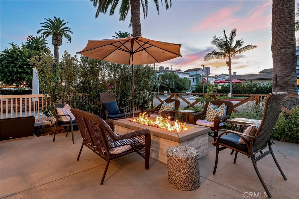 Can you imagine relaxing on this beautiful patio with all the outdoor furniture included on this turn key property!! - 602 602.5 Marguerite 2, Corona Del Mar CA 92625 - photo 20
