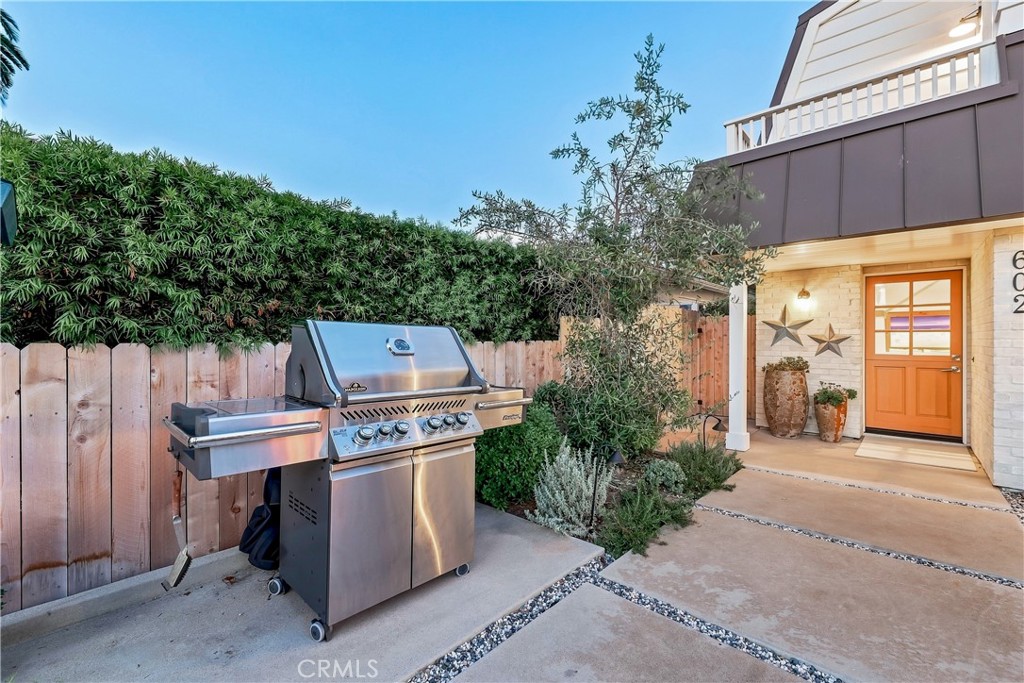 The new BBQ is included in the sale of the property!! - 602 602.5 Marguerite 2, Corona Del Mar CA 92625 - photo 22