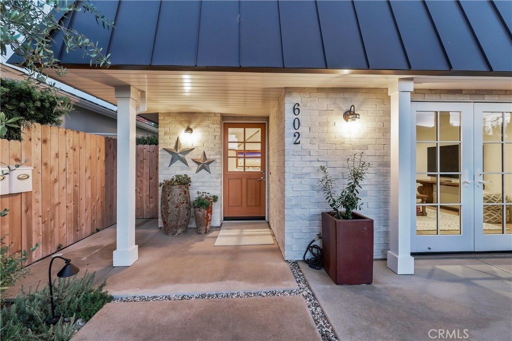 Here is the entrance of the front unit, with a recently remodeled front yard, newer face lift to the property, with a ne - 602 602.5 Marguerite 2, Corona Del Mar CA 92625 - photo 4