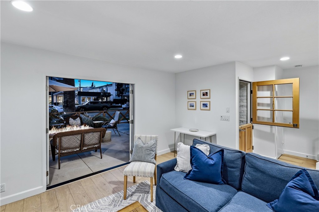 A new dutch door greats you as you enter the front home, and easy access to the patio is through the newer french doors. - 602 602.5 Marguerite 2, Corona Del Mar CA 92625 - photo 6
