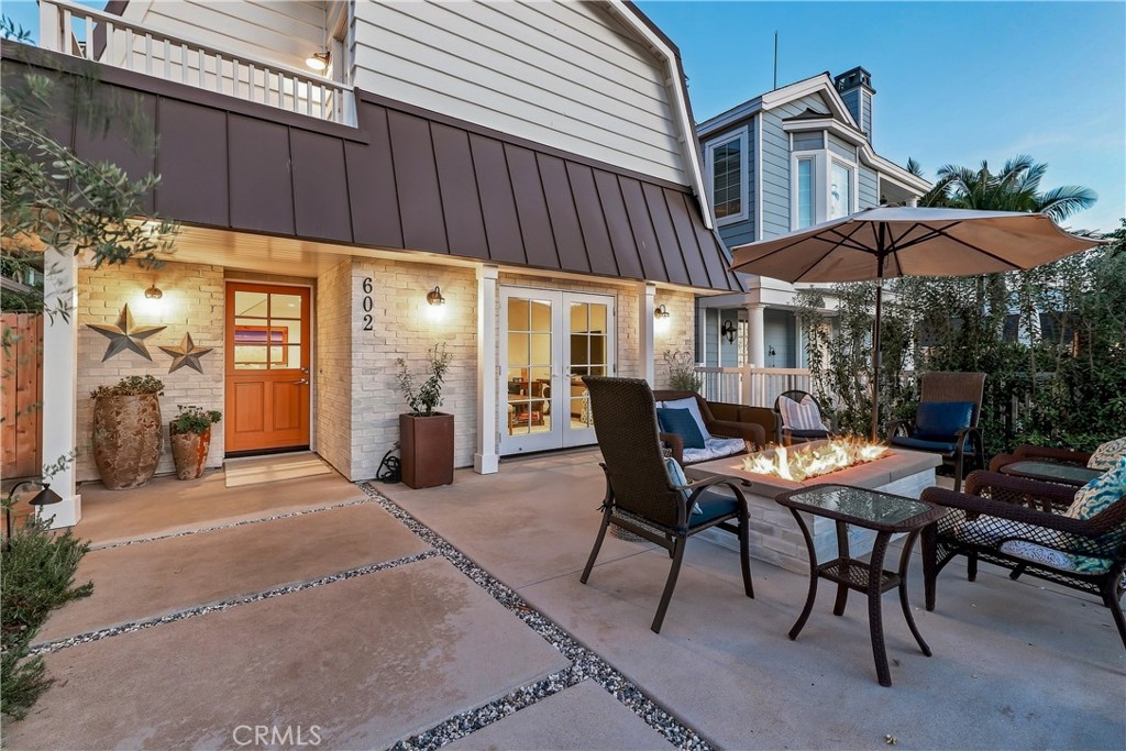 What a fun place to entertain your guests during the balmy evenings we are enjoying now. - 602 602.5 Marguerite 2, Corona Del Mar CA 92625 - photo 21