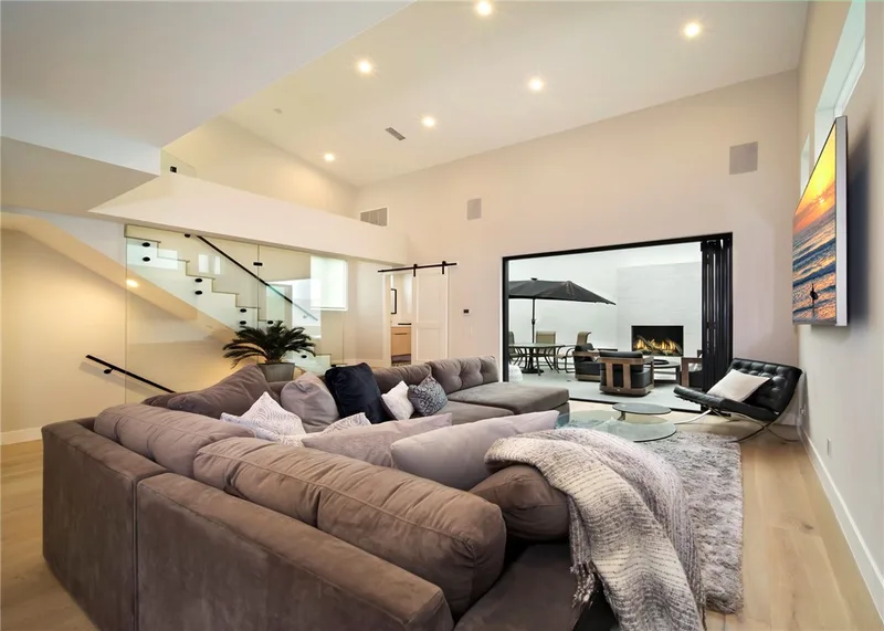 603 1/2 Iris Avenue B, Corona Del Mar, CA 92625