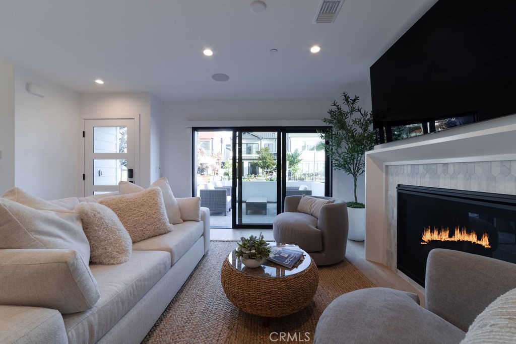 603 Acacia Avenue A, Corona Del Mar CA 92625 - photo 4