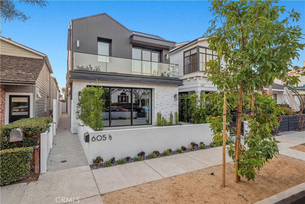 605 1/2 Carnation, Corona Del Mar CA 92625 - photo 1
