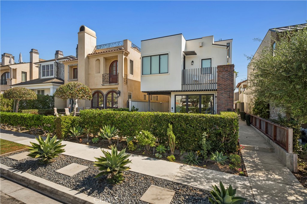 608 1/2 Orchid, Corona Del Mar CA 92625 - photo 1