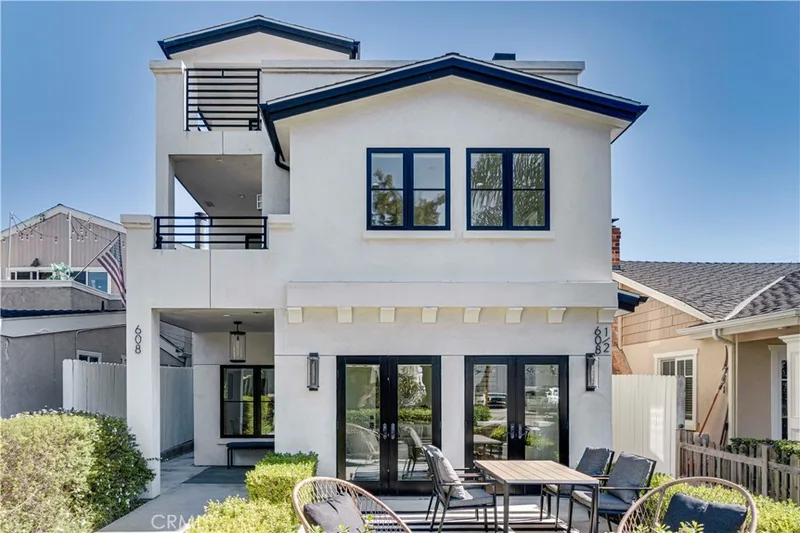 608 Heliotrope, Corona Del Mar, CA 92625