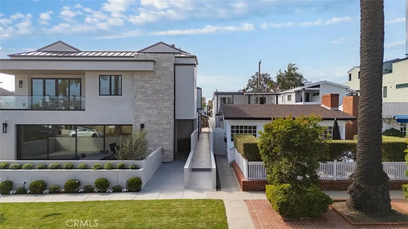 611 1/2 Marguerite B, Corona Del Mar, CA 92625