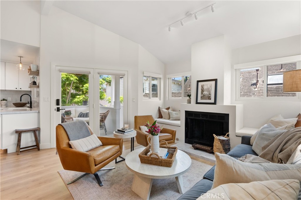 617 1/2 Acacia Avenue, Corona Del Mar CA 92625 - photo 2
