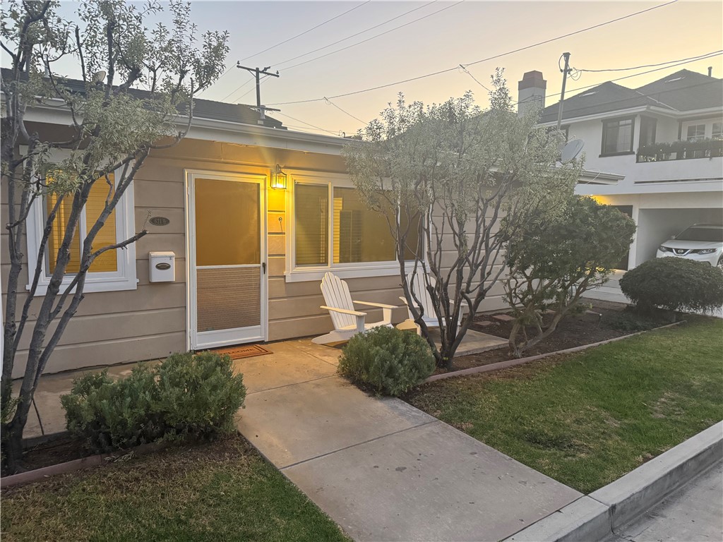 621 Larkspur Avenue 1/2, Corona Del Mar CA 92625 - photo 1