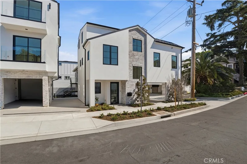 700 1/2 Iris, Corona Del Mar, CA 92625