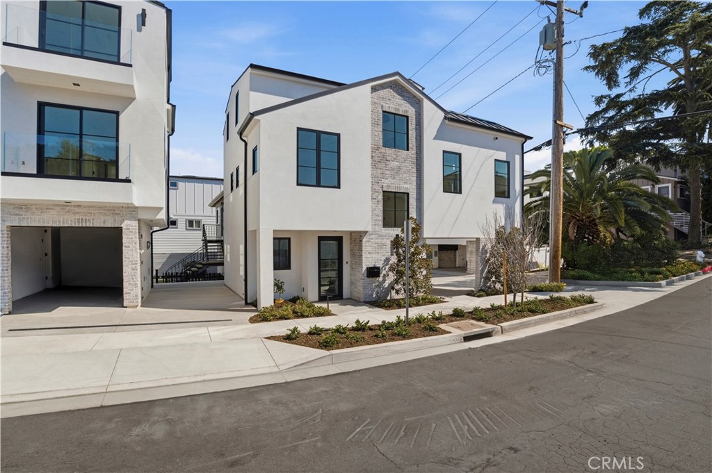 700 1/2 Iris, Corona Del Mar CA 92625 - photo 1