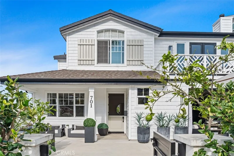 701 Poinsettia Avenue, Corona Del Mar, CA 92625