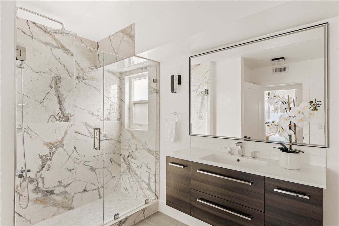 Secondary Bathroom - 702 1/2 Acacia Avenue, Corona Del Mar CA 92625 - photo 18