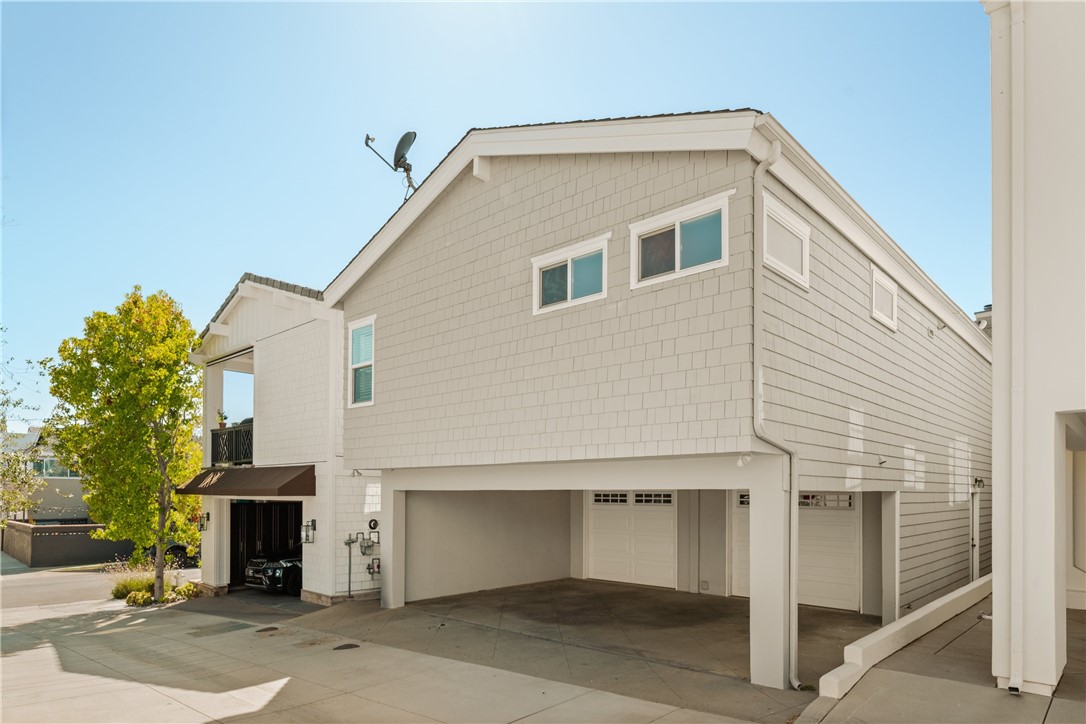 2 Car Parking: Private Oversized Garage and Carport - 702 1/2 Acacia Avenue, Corona Del Mar CA 92625 - photo 23