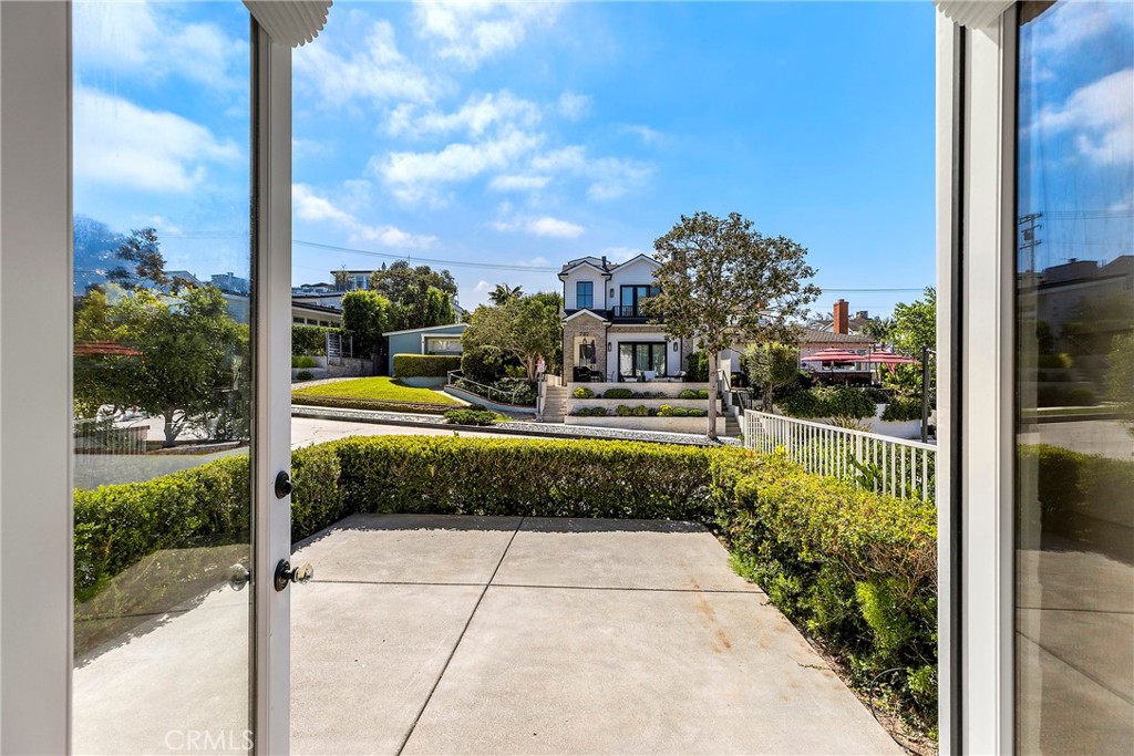 703 Poinsettia Avenue, Corona Del Mar CA 92625 - photo 3