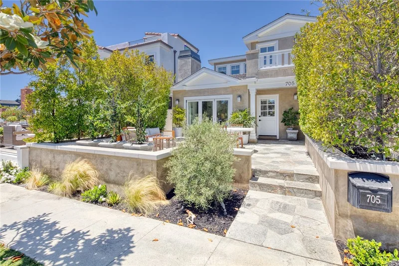 705 Larkspur Avenue, Corona Del Mar, CA 92625