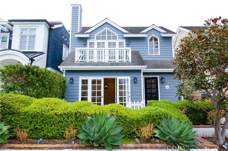 706 Heliotrope Avenue, Corona Del Mar, CA 92625