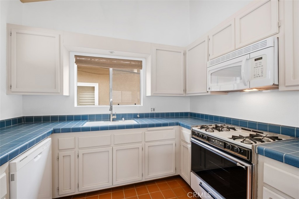 707 1/2 Marigold Avenue, Corona Del Mar CA 92625 - photo 7
