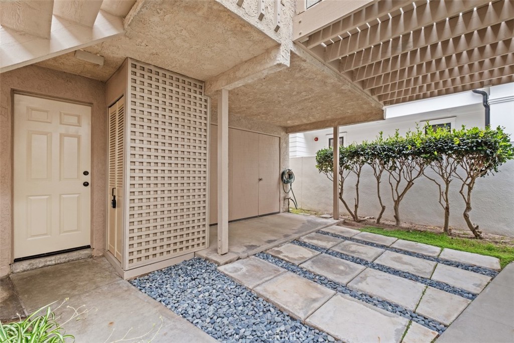 707 1/2 Marigold Avenue, Corona Del Mar CA 92625 - photo 14