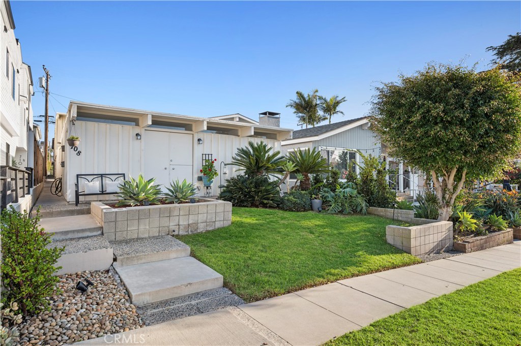 708 Narcissus, Corona Del Mar CA 92625 - photo 1