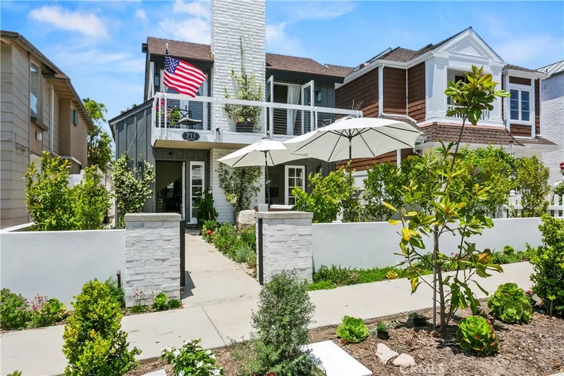 711 Heliotrope Avenue, Corona Del Mar, CA 92625