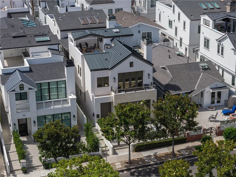 711 Marigold Avenue, Corona Del Mar, CA 92625
