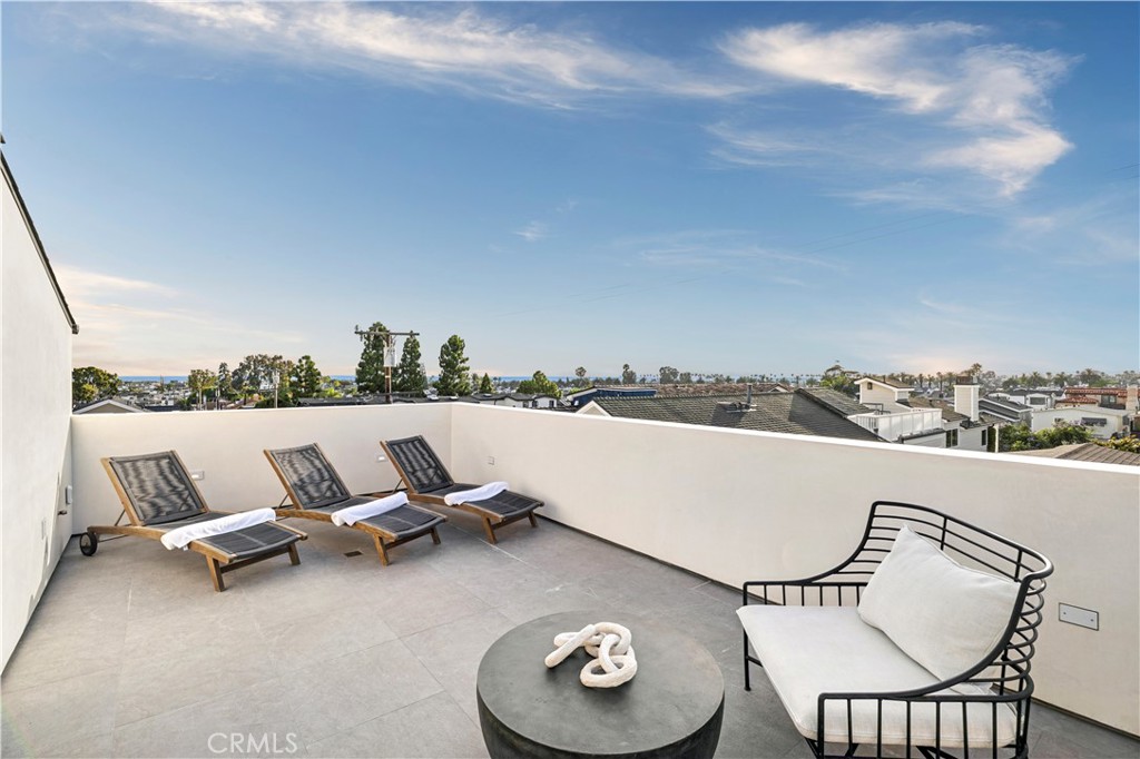 715 1/2 Poinsettia Avenue, Corona Del Mar CA 92625 - photo 21