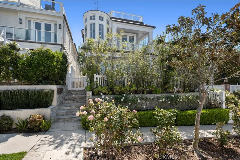 718 Poinsettia Avenue, Corona Del Mar, CA 92625