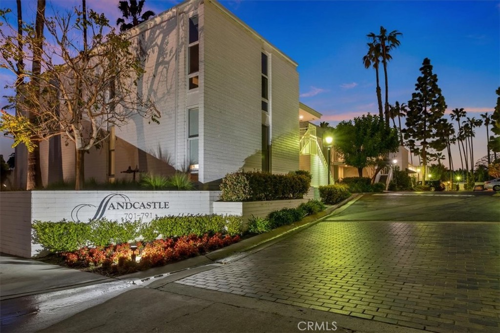 735 Avocado Avenue 107, Corona Del Mar CA 92625 - photo 1
