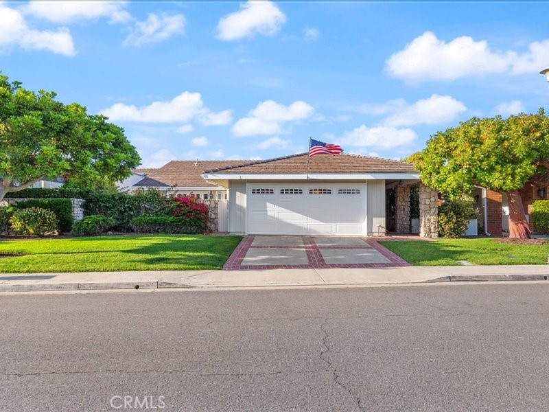 Street parking - 8 Sandbar Drive, Corona Del Mar CA 92625 - photo 1