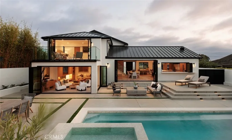 919 Sandcastle R, Corona Del Mar, CA 92625