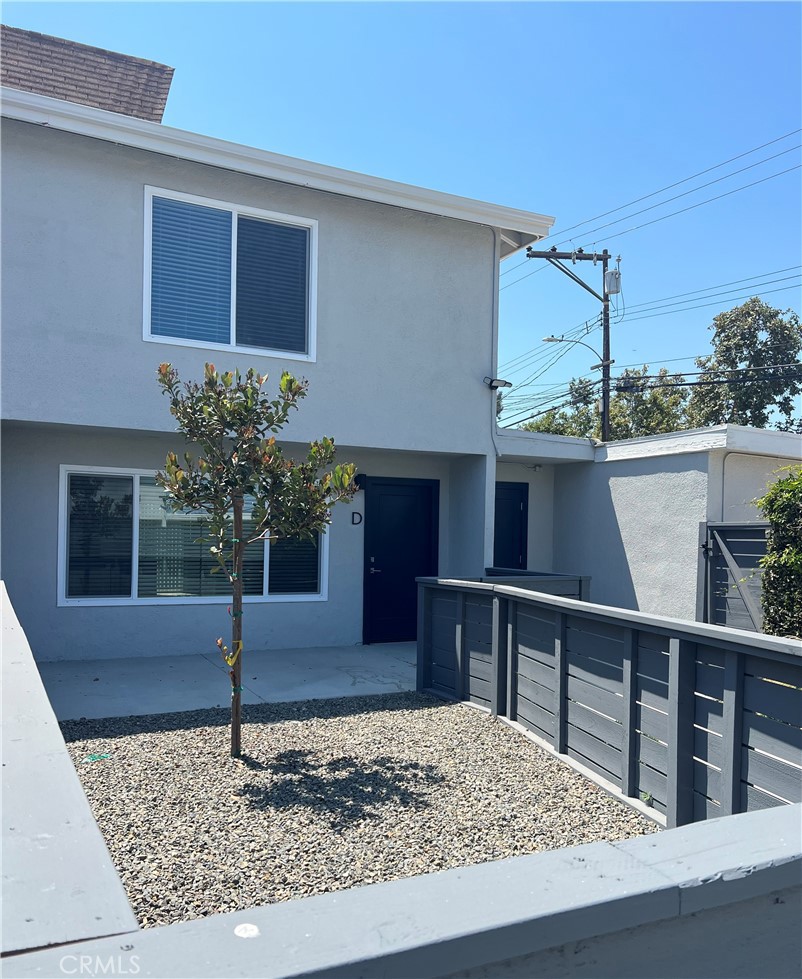 Beautiful front yard - 1030 Mission Drive D, Costa Mesa CA 92626 - photo 1