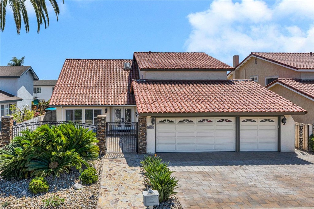 Spacious 5bedrooms and 3.5 bathroom home with 3 car garage - 1033 Damascus Circle, Costa Mesa CA 92626 - photo 1