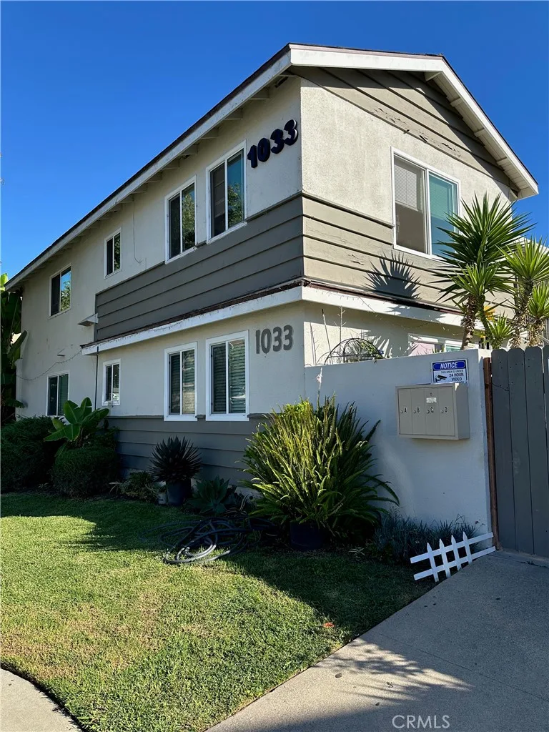 1033 Mission Drive D, Costa Mesa, CA 92626