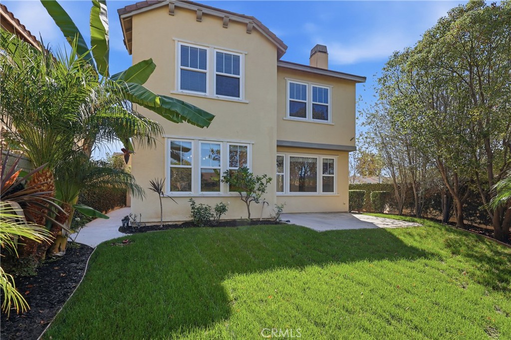 Grassy back yard - 1044 Palmetto, Costa Mesa CA 92626 - photo 2