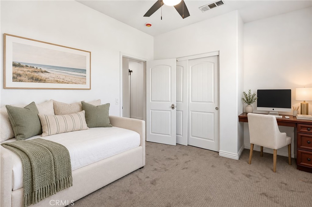 Guest bedroom - 1044 Palmetto, Costa Mesa CA 92626 - photo 26