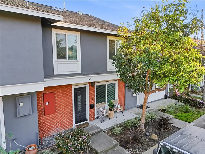 106 Lexington, Costa Mesa, CA 92626