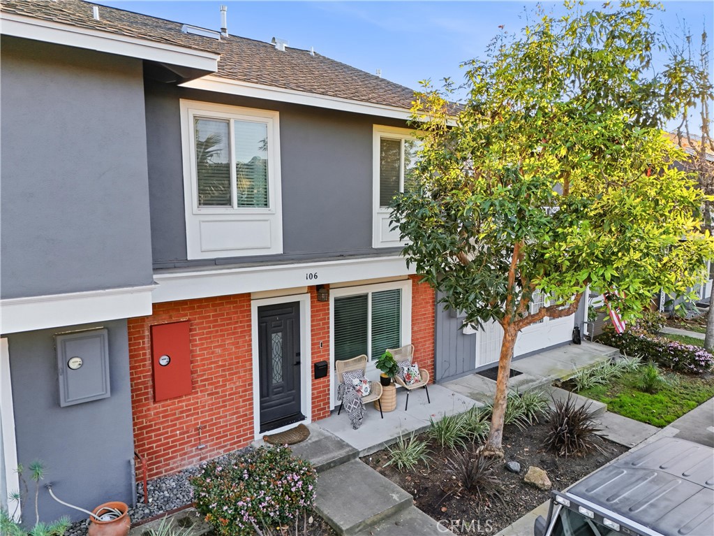 106 Lexington, Costa Mesa CA 92626 - photo 1